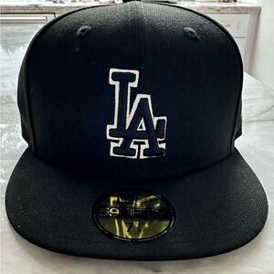 NEW ERA MLB Basic 5950 Los Angeles Dodgers Cap in Black. Size 7 1/8. Brand New